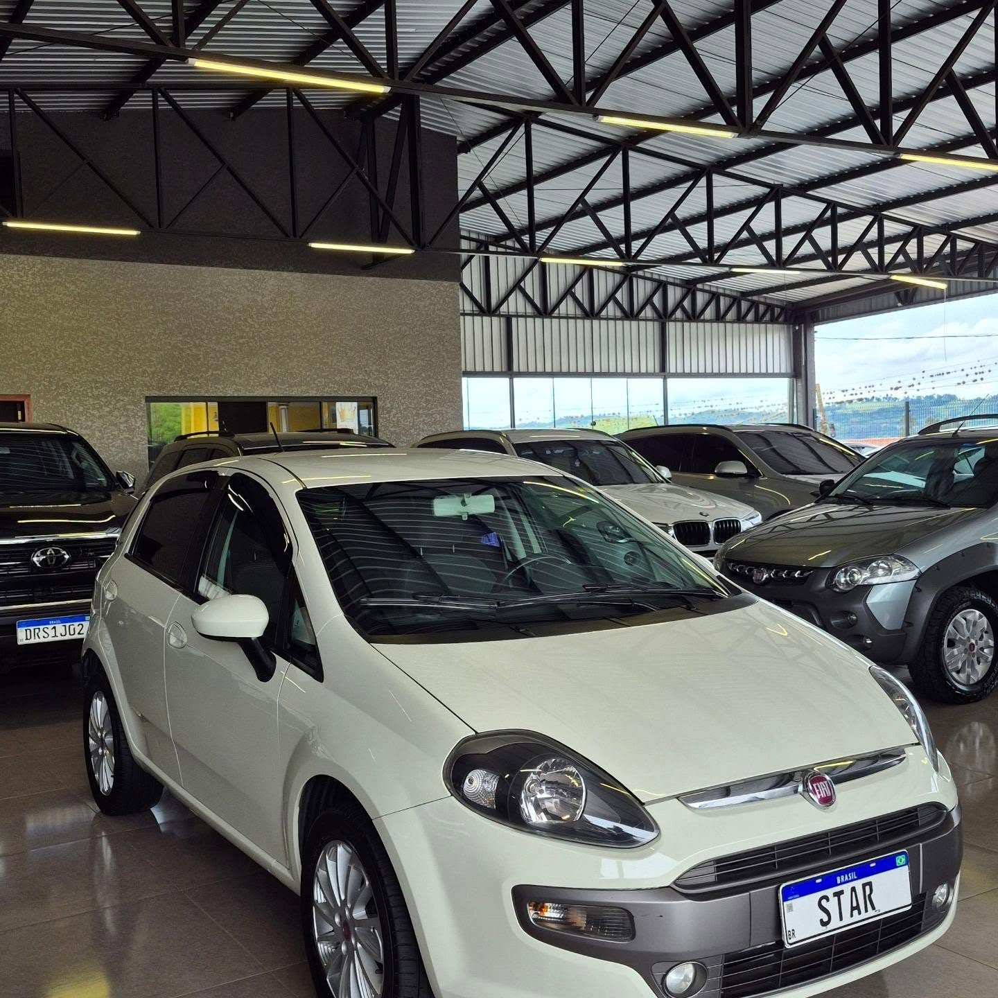 Fiat Punto Essence 1.6 SP 2016, foto 4 de 6
